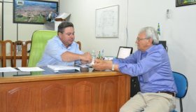 Juninho recebe visita do pré candidato Zé da Jodan