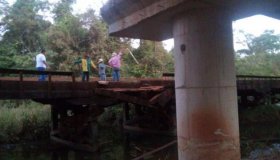 São Francisco:Ponte sobre rio com risco de desmoronamento pode deixar BR ilhada