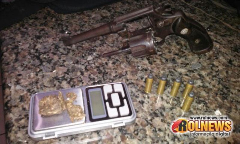 Mecânico suspeito de tráfico de entorpecentes é preso com arma e droga em Cacoal