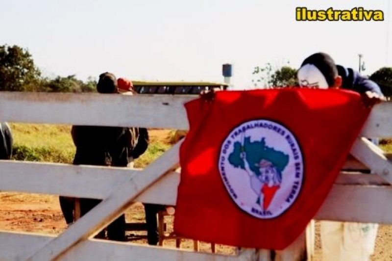 Armados, integrantes do MST invadem fazenda de Seringueiras