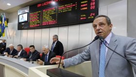 Deputado Lazinho diz não ao ensino com mediação tecnológica