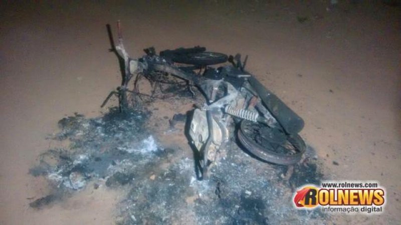 Irmão bate na irmã, ameaça de morte e coloca fogo na moto do cunhado em Cacoal