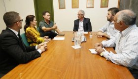 Maurão entrega pedido de R$ 5 milhões ao Basa para o Hospital de Câncer da...