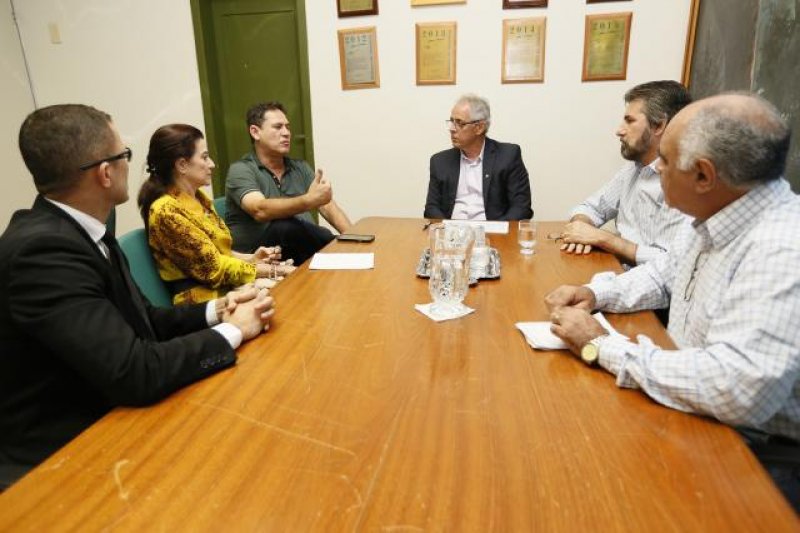 Maurão entrega pedido de R$ 5 milhões ao Basa para o Hospital de Câncer da Amazônia