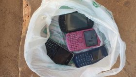 Quatro telefones foram apreendidos durante revista no presídio de Cacoal