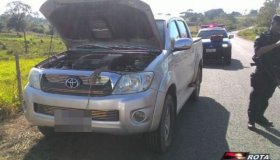 Suspeitos são detidos com carro roubado na zona rural de Nova Brasilândia...