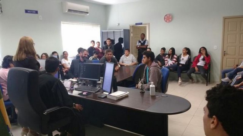 Alunos do Ensino Fundamental conhecem Vara do Trabalho em Pimenta Bueno
