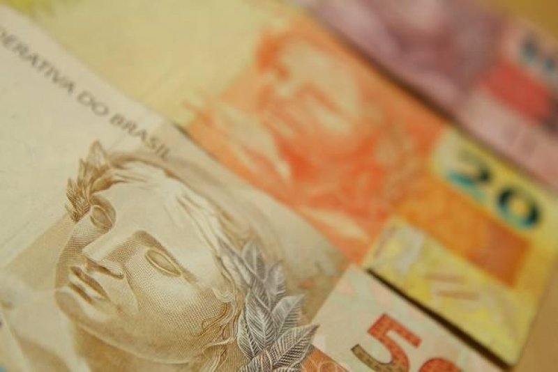 Cliente paga despesa em posto de combustíveis e recebe nota falsa de troco
