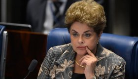 Dilma diz que sofre golpe parlamentar e que processo não veio das ruas