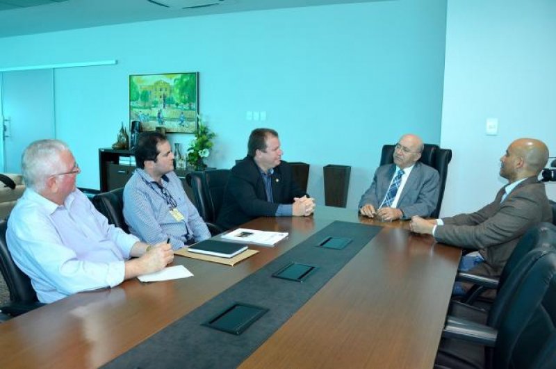 Dr. Neidson se reúne com governador e diretor do campus da Unir de Guajará