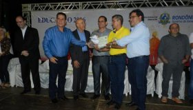 Maurão prestigia III Encontro Estadual de Gestores Escolares, em Cacoal