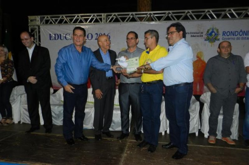 Maurão prestigia III Encontro Estadual de Gestores Escolares, em Cacoal