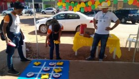 Pedestres são orientados com atividades lúdicas durante a semana da EXPOAGRO...