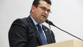 Escritores americanos lançam livro-denúncia em Porto Velho