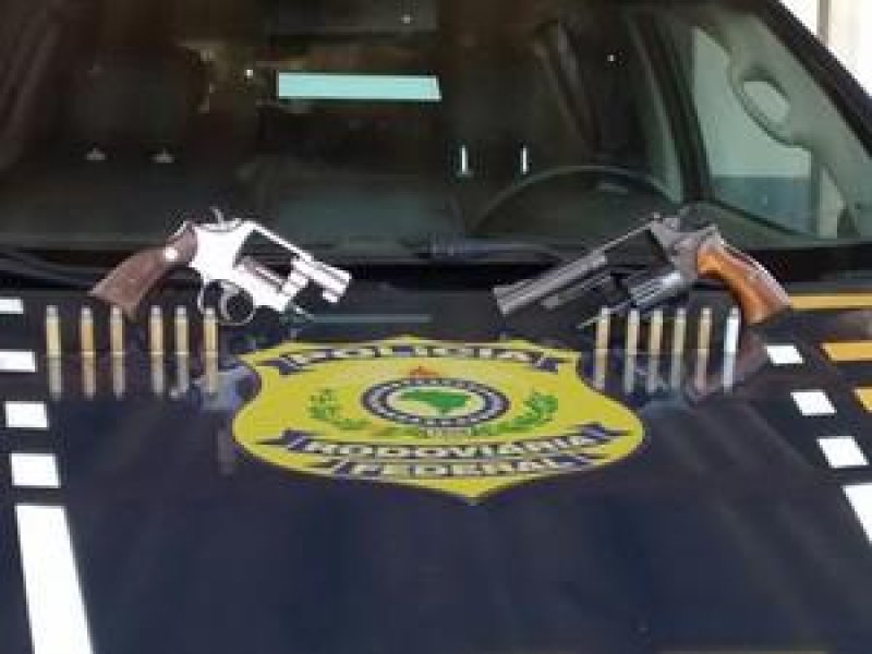 Jovens são presos transportando armas dentro de ônibus em Alvorada