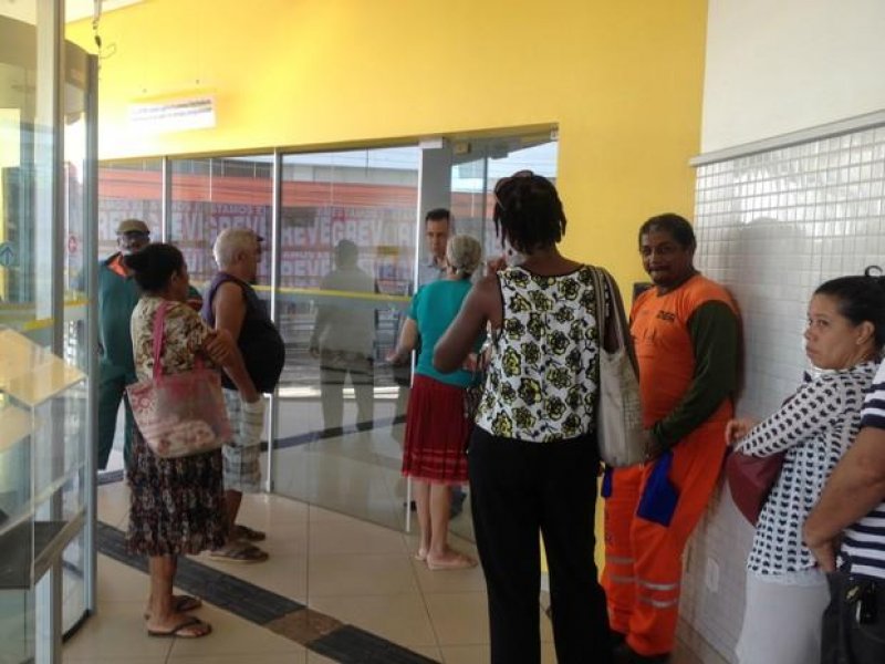 Greve dos bancos completa 29 dias e caixas eletrônicos têm filas em RO