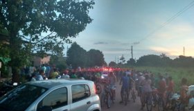 Homem é brutalmente assassinado por assaltante em frente da esposa e filho em...