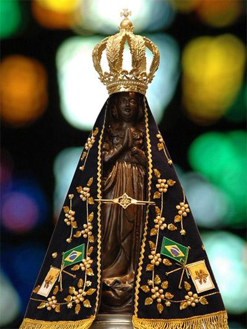 Igreja Católica encerra novena de Aparecida com festa durante todo o dia 12