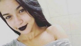 Adolescente se joga de moto em movimento após brigar com o namorado