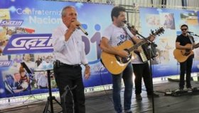 Cantor Daniel realiza show exclusivo para os funcionários da Gazin