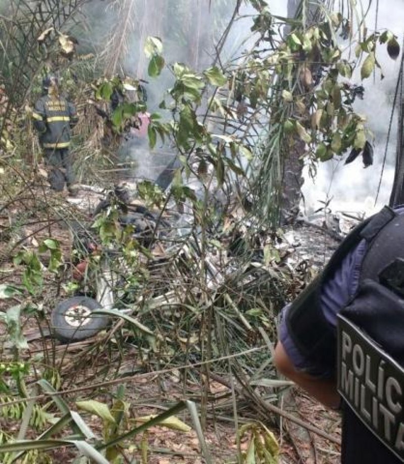 Quatro pessoas morrem em queda de avião em Manaus