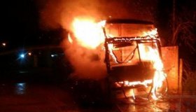 Criminosos incendeiam ônibus a atiram em presídio em Vilhena