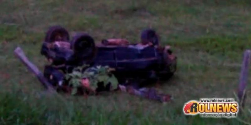 Trabalhador autônomo perde o controle do carro na curva e o veículo capota na RO-383