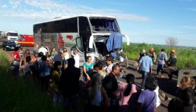 Ônibus de Rondônia colide com Carreta em Mato Grosso do Sul
