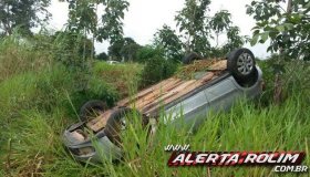 Rolim: Polícia Militar registra capotamento de veículo na RO-479