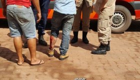 Após desentendimento em borracharia, caminhoneiro tem seu veículo apedrejado...
