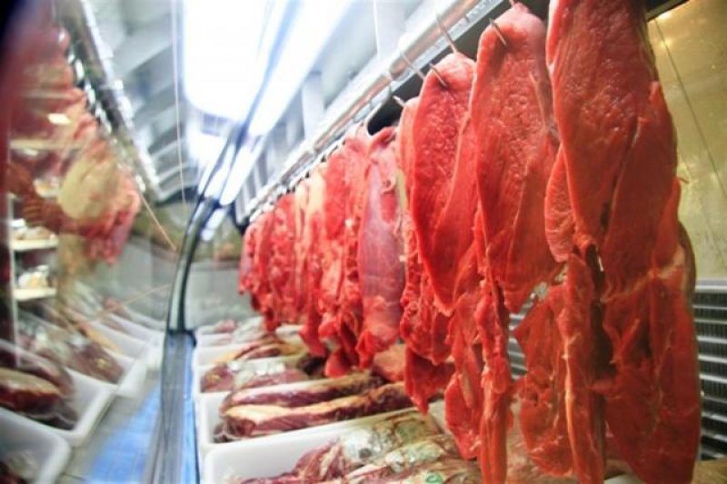 Empresas "maquiavam" carne vencida e subornavam fiscais de ministério, diz PF