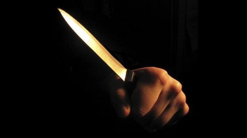 Rolim de Moura: Mulher é assaltada na frente de casa por dupla com faca, no Bairro São Cristóvão