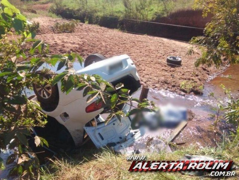 Homem morre após carro capotar na linha 208, em Nova Estrela