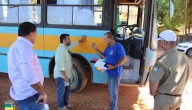 Quatro ônibus escolares são apreendidos por irregularidades em Cacoal