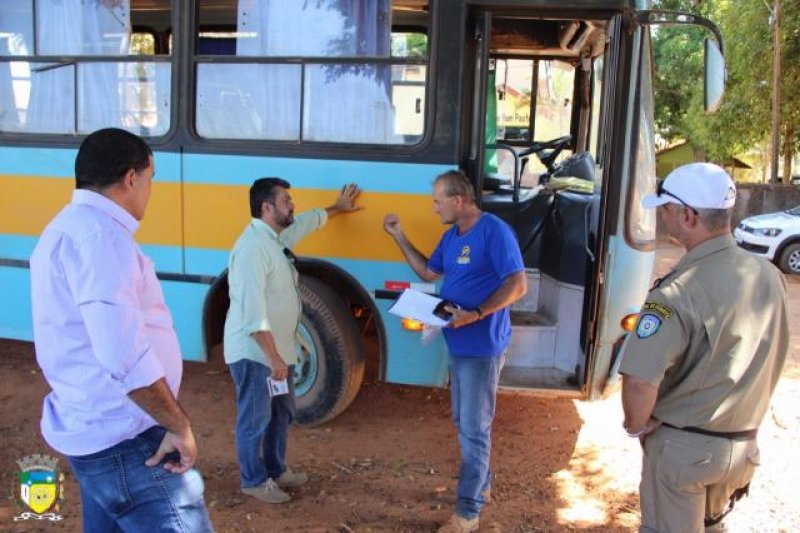 Quatro ônibus escolares são apreendidos por irregularidades em Cacoal
