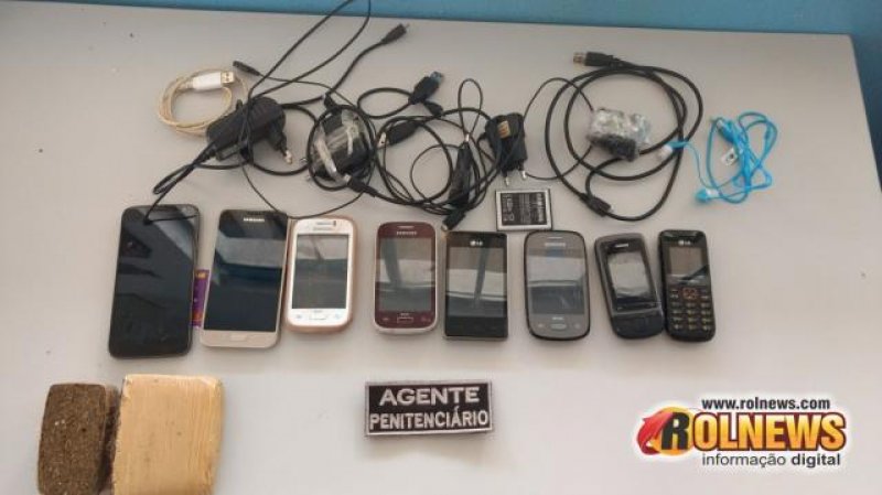 Em Cacoal, droga e oito telefones foram atirados para dentro do presídio por dupla numa moto
