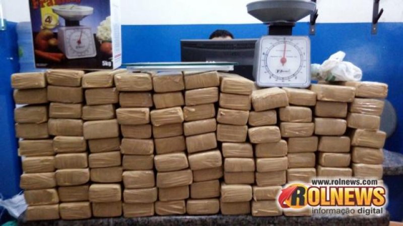 PC e PM de Cacoal prenderam em flagrante dono de lavador de carro com 65 kg de maconha