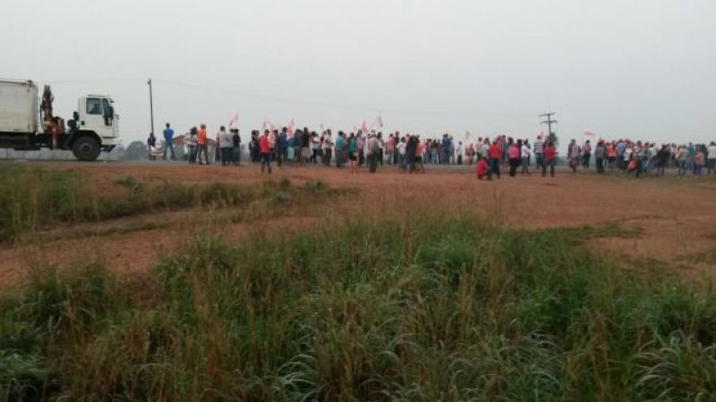 Manifestantes fecham BR-364 em mobilização pelo Grito da Terra em Rondônia
