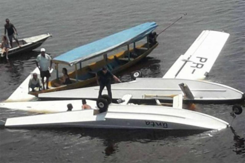 Amazonas: Avião com cinco ativistas do Greenpeace cai no Rio Negro