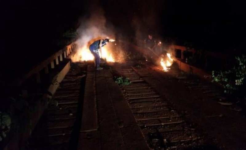 Ponte é incendiada na BR-429, Zona Rural de São Miguel do Guaporé