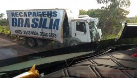 Acidente envolvendo quatro veículos na BR-364 deixa duas pessoas feridas