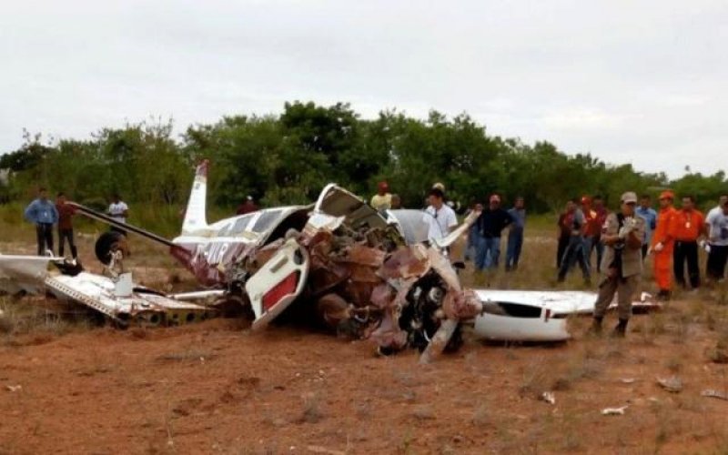Avião cai em Manaus e mata três pessoas; outras estão feridas, dizem bombeiros
