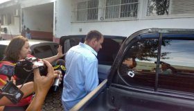 Vereador suspeito de matar ex-marido da atual esposa se entrega à polícia