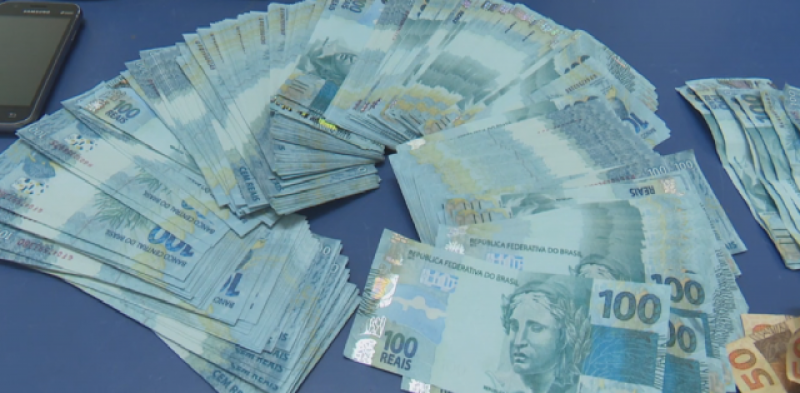 PM apreende quase R$ 40 mil em notas falsas com adolescentes
