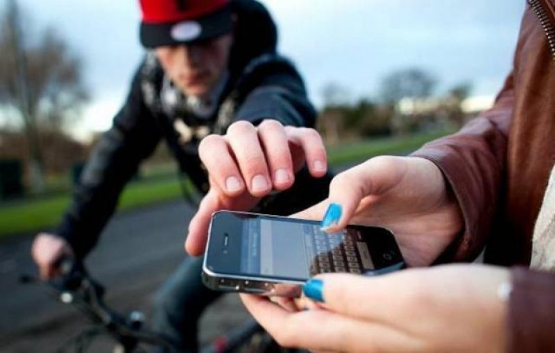 Falta de combustível faz bandidos assaltar de bicicleta
