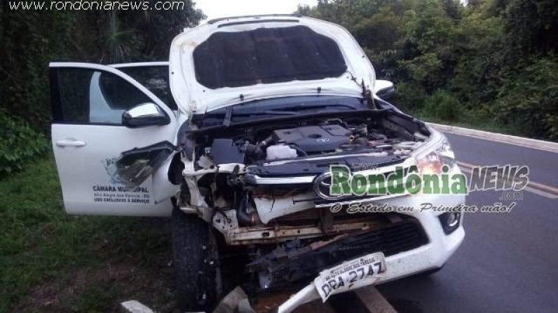Vereadores de cidade de Alto Alegre sofrem acidente ao bater veículo em anta na BR-070