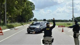 Carros com licenciamentos em atraso serão apreendidos pela PRF