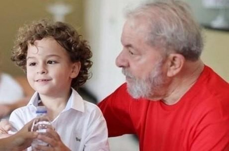 Justiça autoriza Lula a viajar para velório do neto