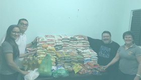 Mais de meia tonelada de alimentos arrecadados na palestra ‘Motivação para...