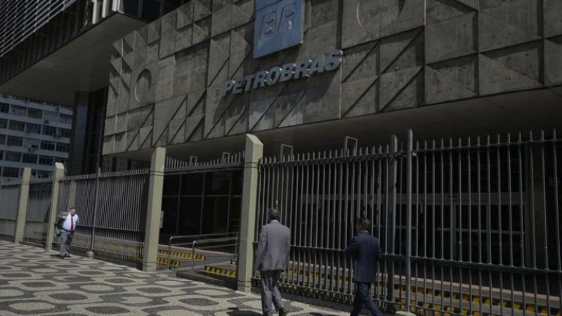 Petrobras mantém preço médio da gasolina e reduz o do diesel